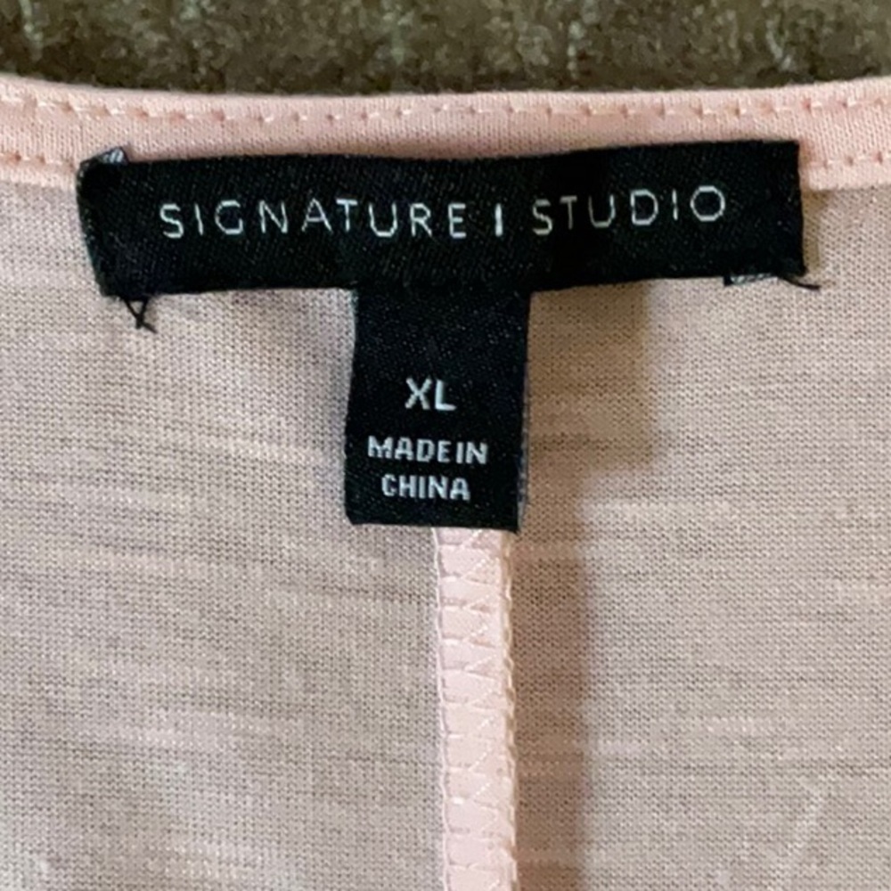 Signature Studio Top - Picture 4 of 7